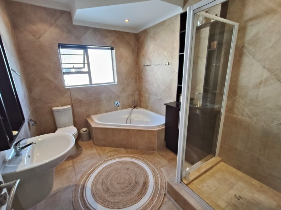 5 Bedroom Property for Sale in Marina Martinique Eastern Cape